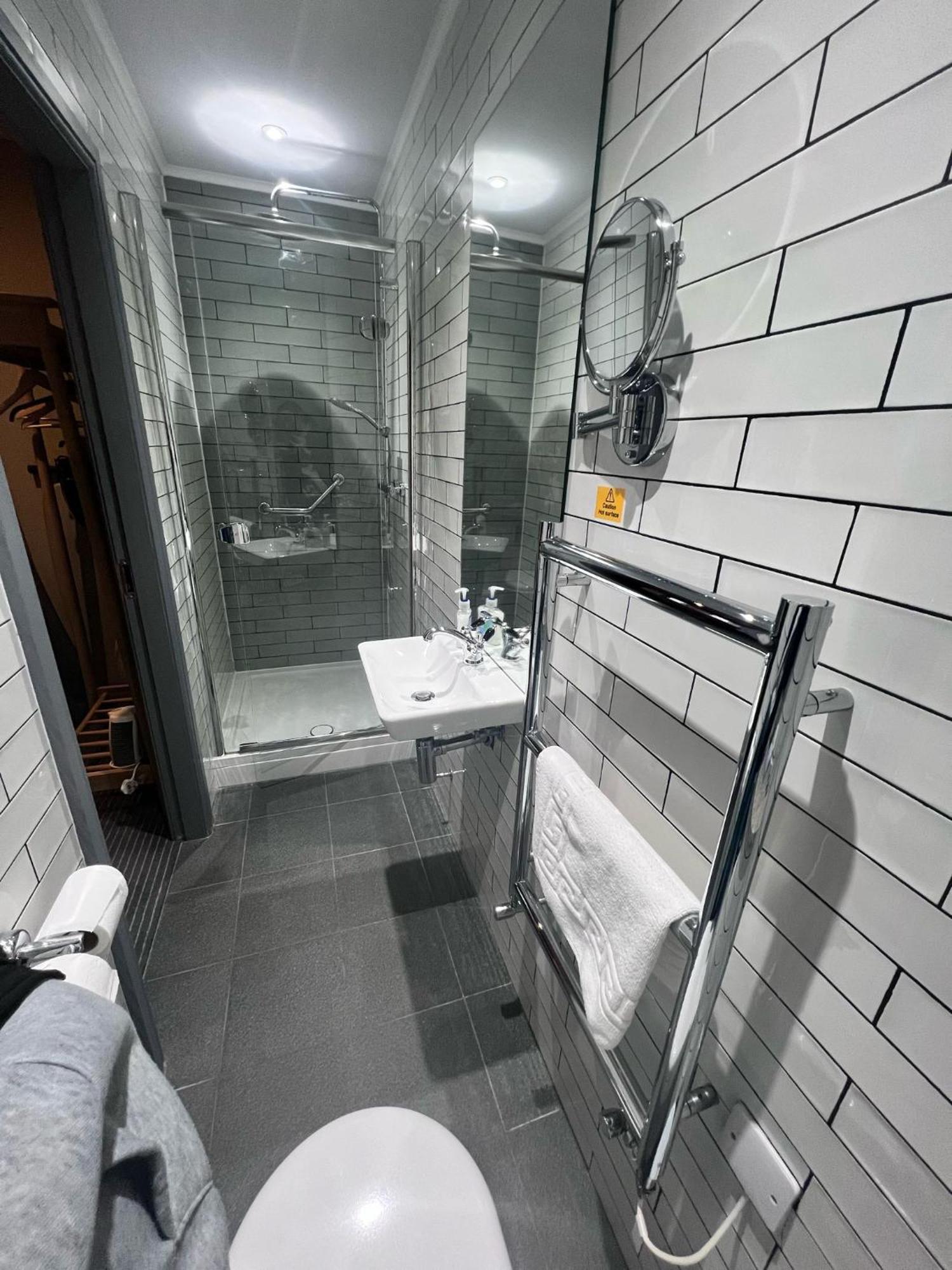 The New Hobbit Hotel Rooms Halifax Exterior foto